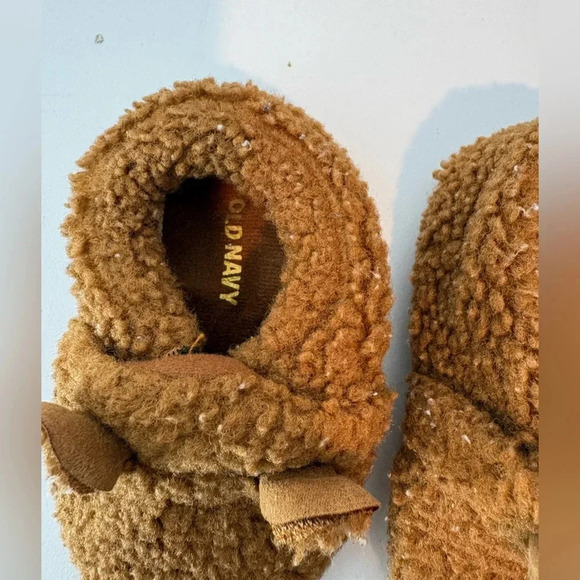 OLD NAVY Brown teddy bear slippers Size-18-24M - Picture 3 of 5